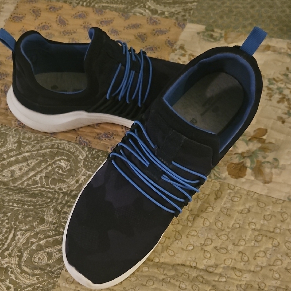 Clarks Cloudsteppers Navy and Blue Sneakers Sleek Slip-On Design